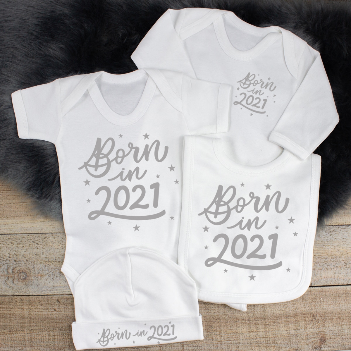 White Unisex ‘Born in 2021’ Baby Clothes Gift Set